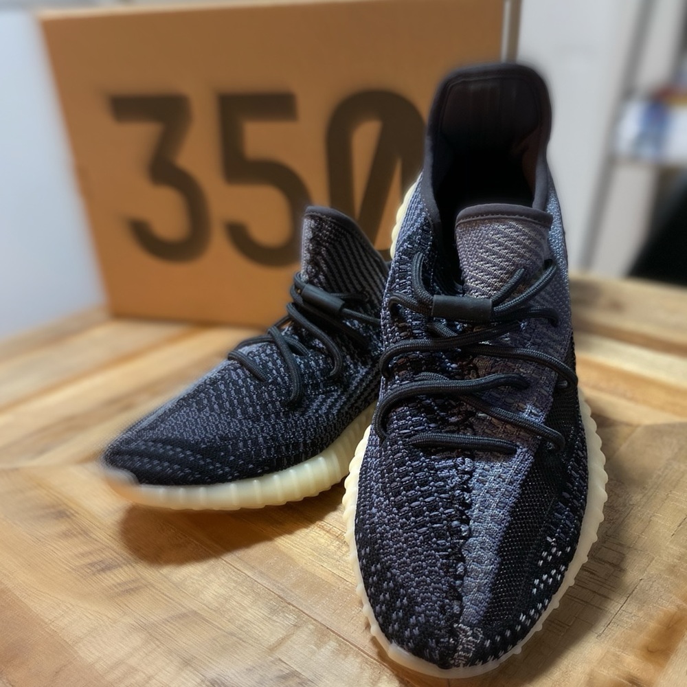 ❌SOLD❌Adidas Yeezy 350 V2 Carbon. Mens 10.5.